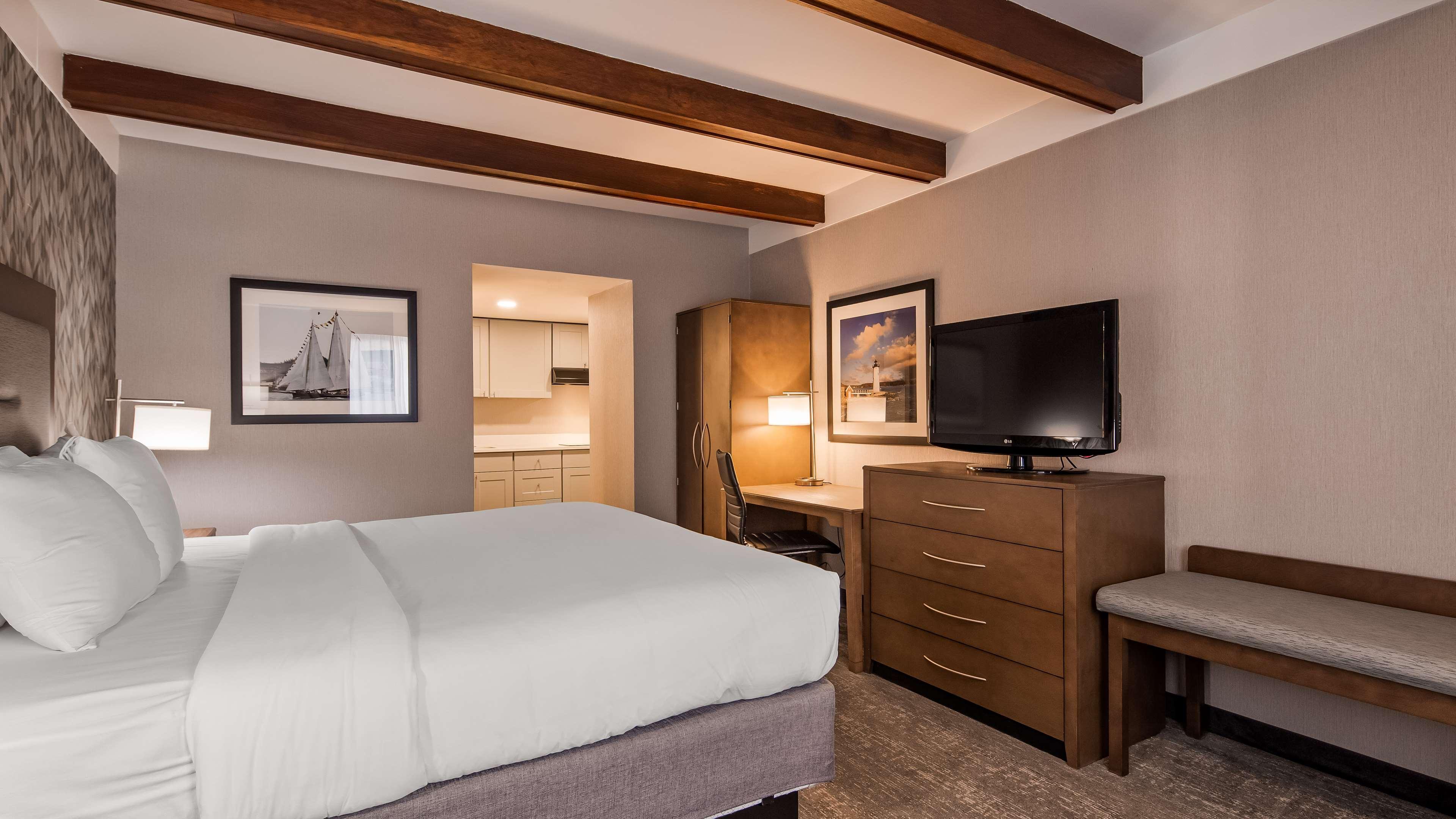 Best Western Plus Portsmouth Hotel & Suites Exterior photo