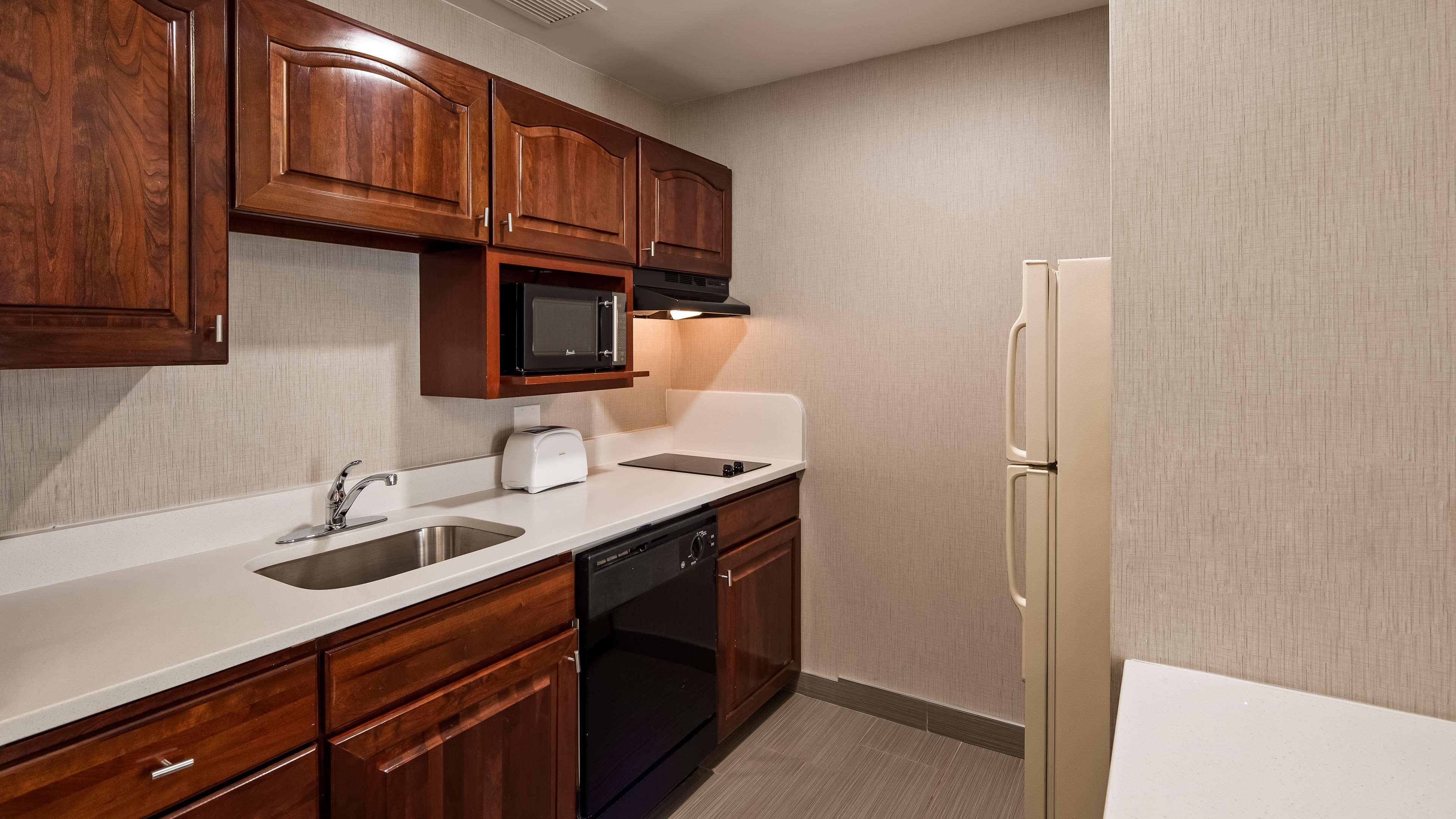 Best Western Plus Portsmouth Hotel & Suites Exterior photo