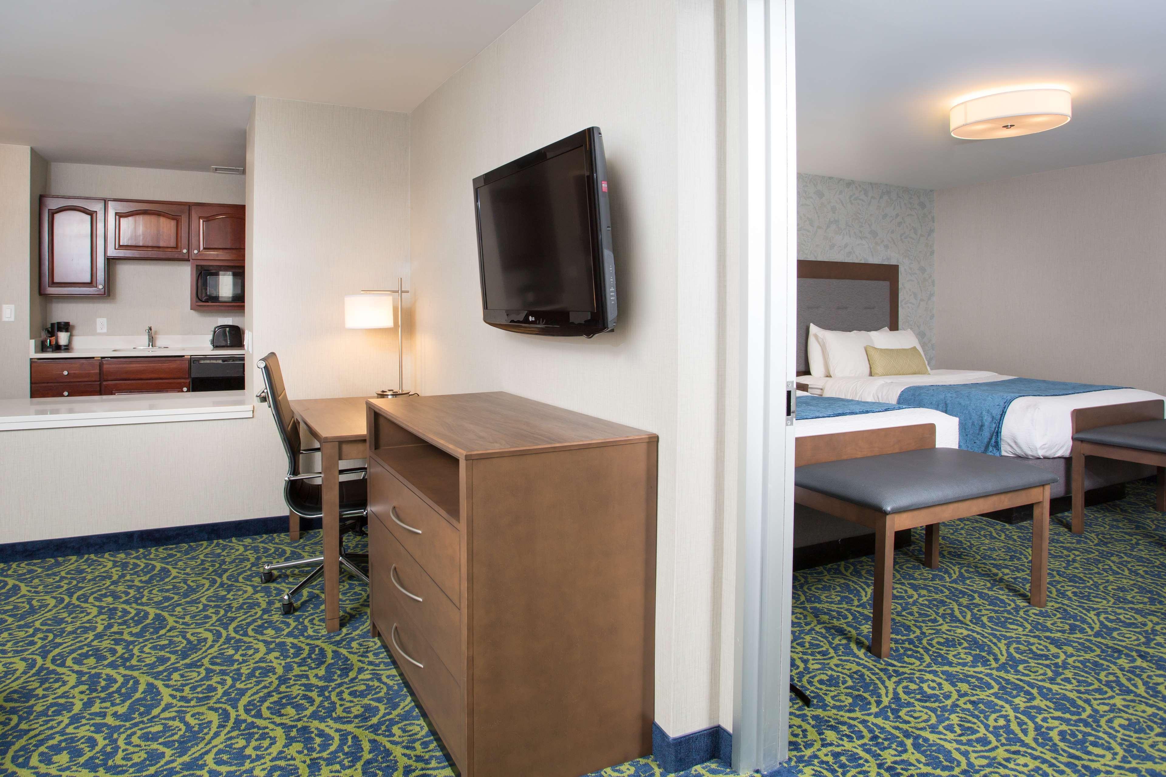Best Western Plus Portsmouth Hotel & Suites Exterior photo