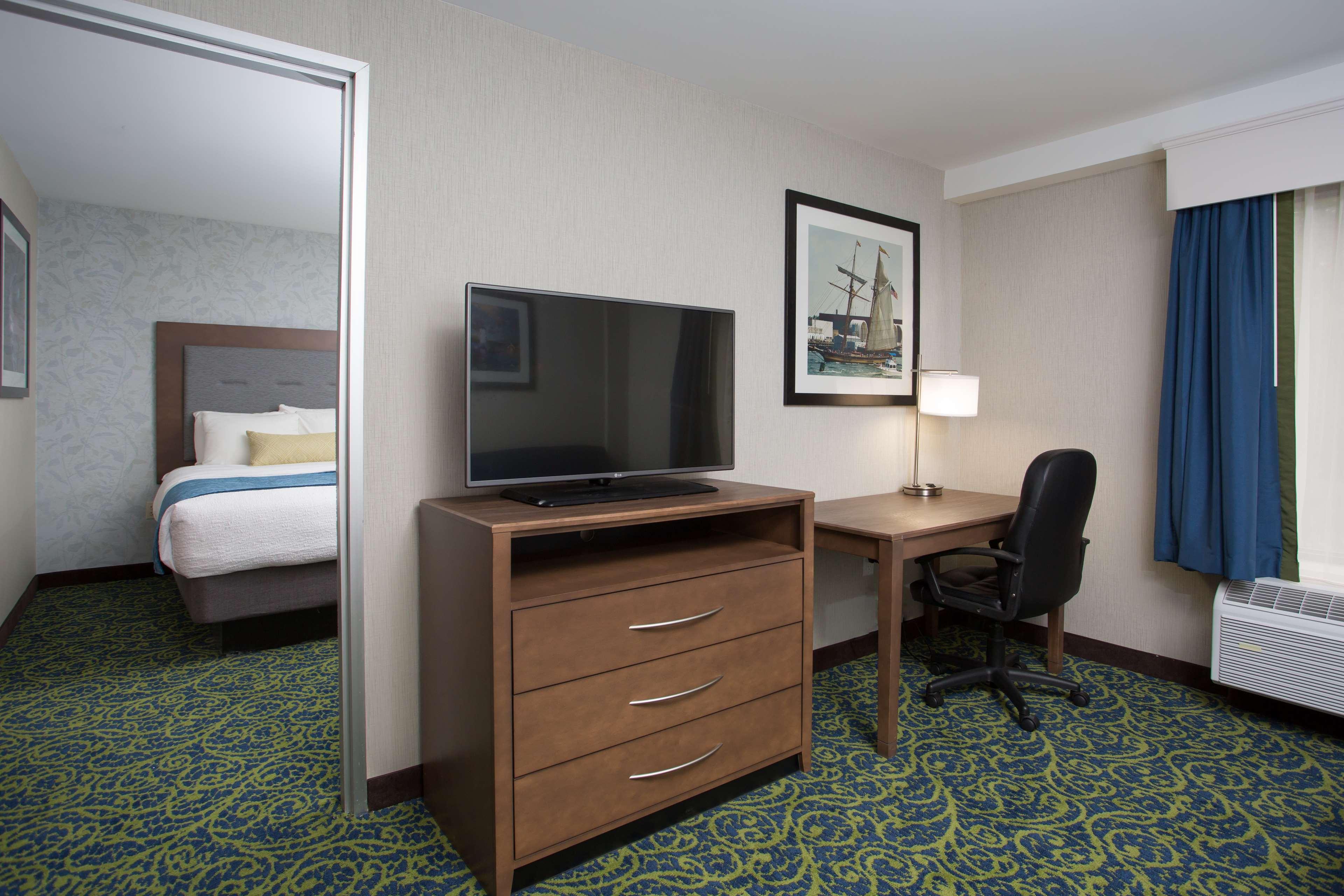 Best Western Plus Portsmouth Hotel & Suites Exterior photo