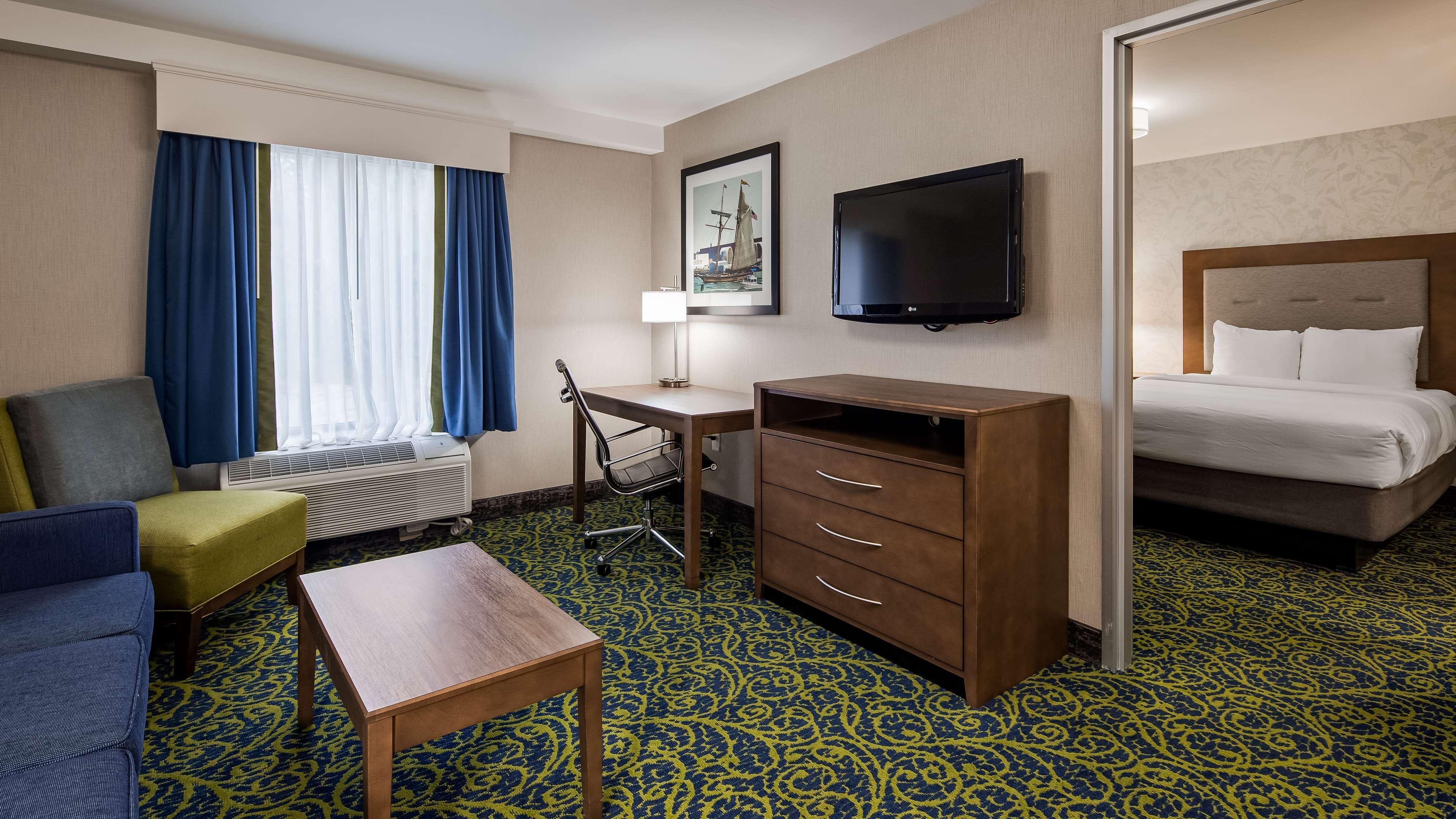 Best Western Plus Portsmouth Hotel & Suites Exterior photo