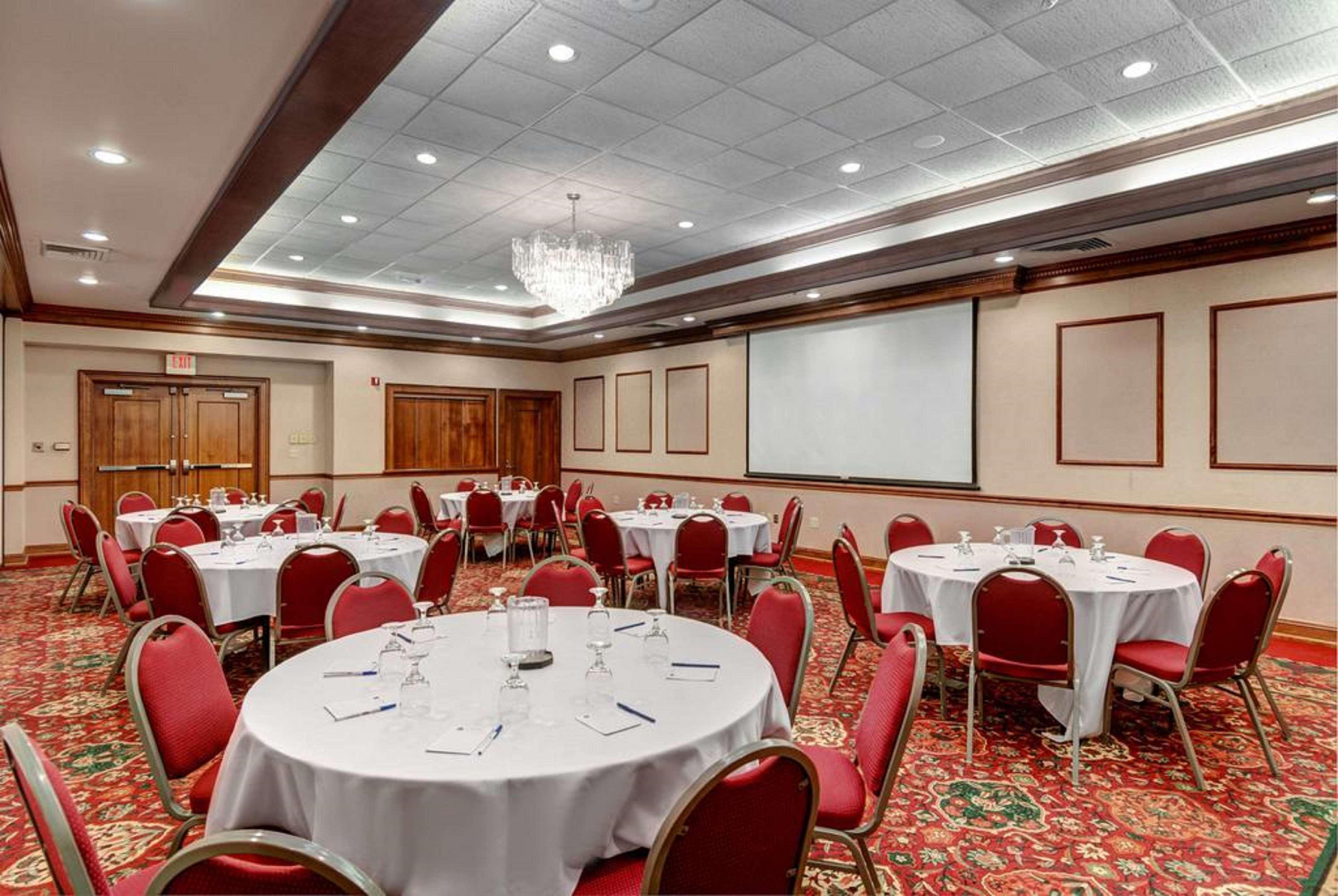Best Western Plus Portsmouth Hotel & Suites Exterior photo