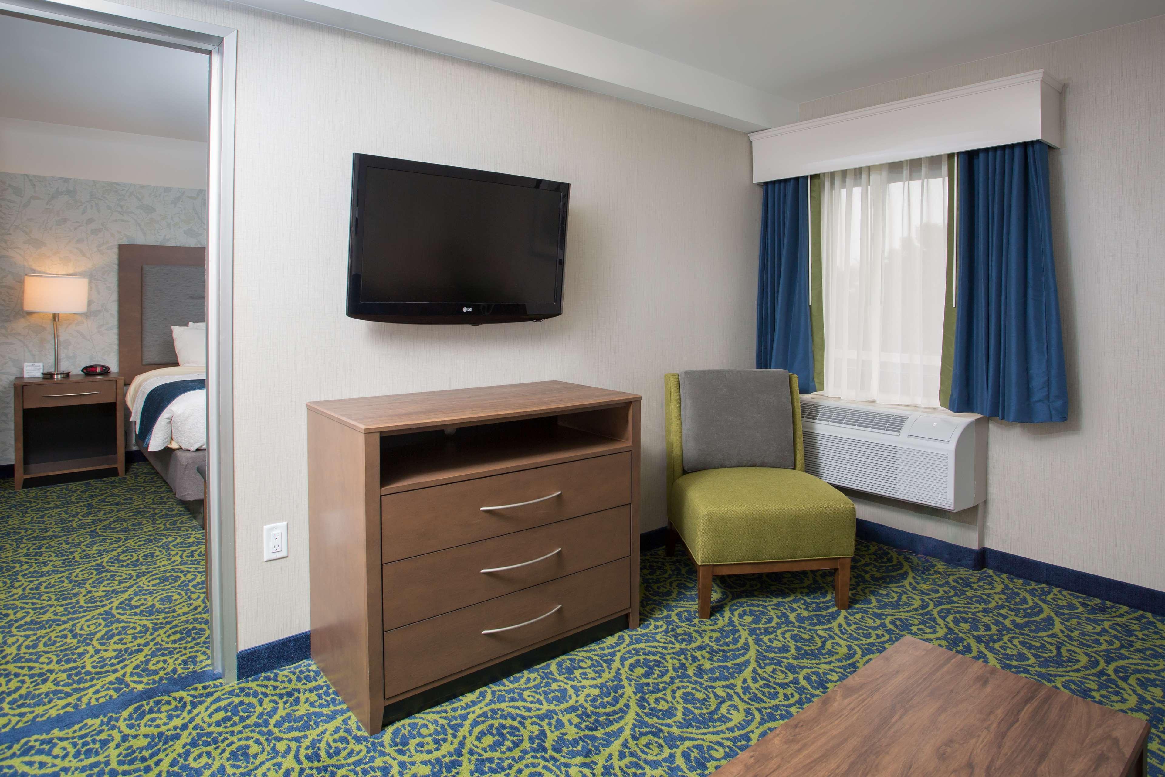 Best Western Plus Portsmouth Hotel & Suites Exterior photo