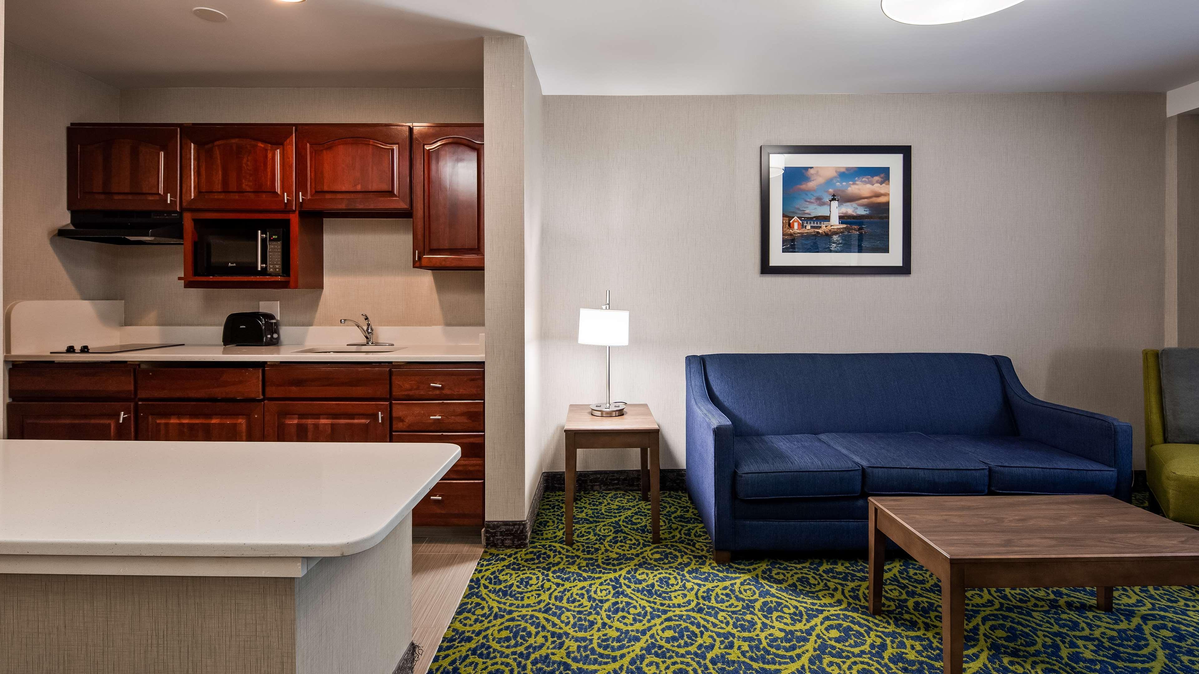 Best Western Plus Portsmouth Hotel & Suites Exterior photo