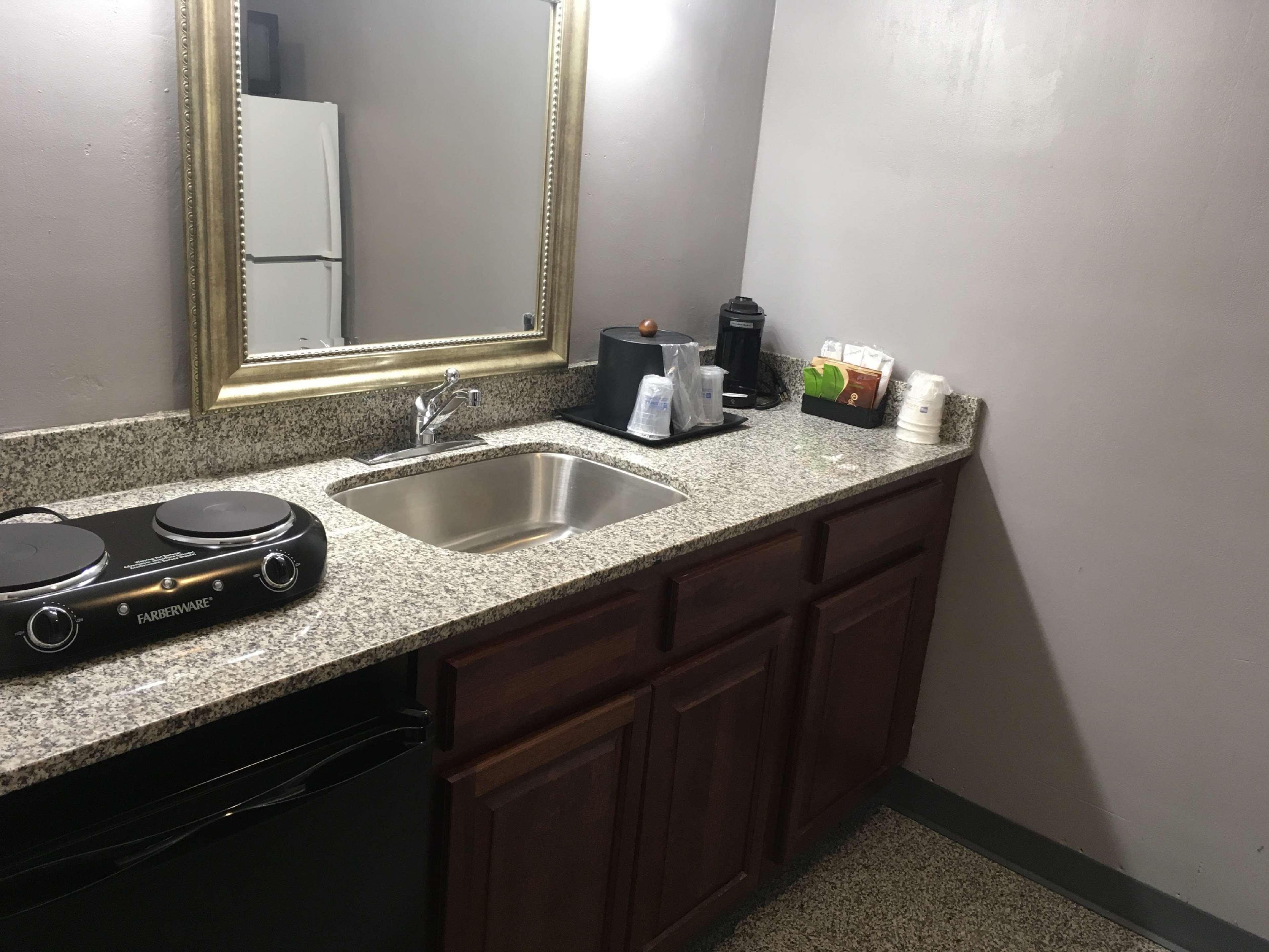 Best Western Plus Portsmouth Hotel & Suites Exterior photo